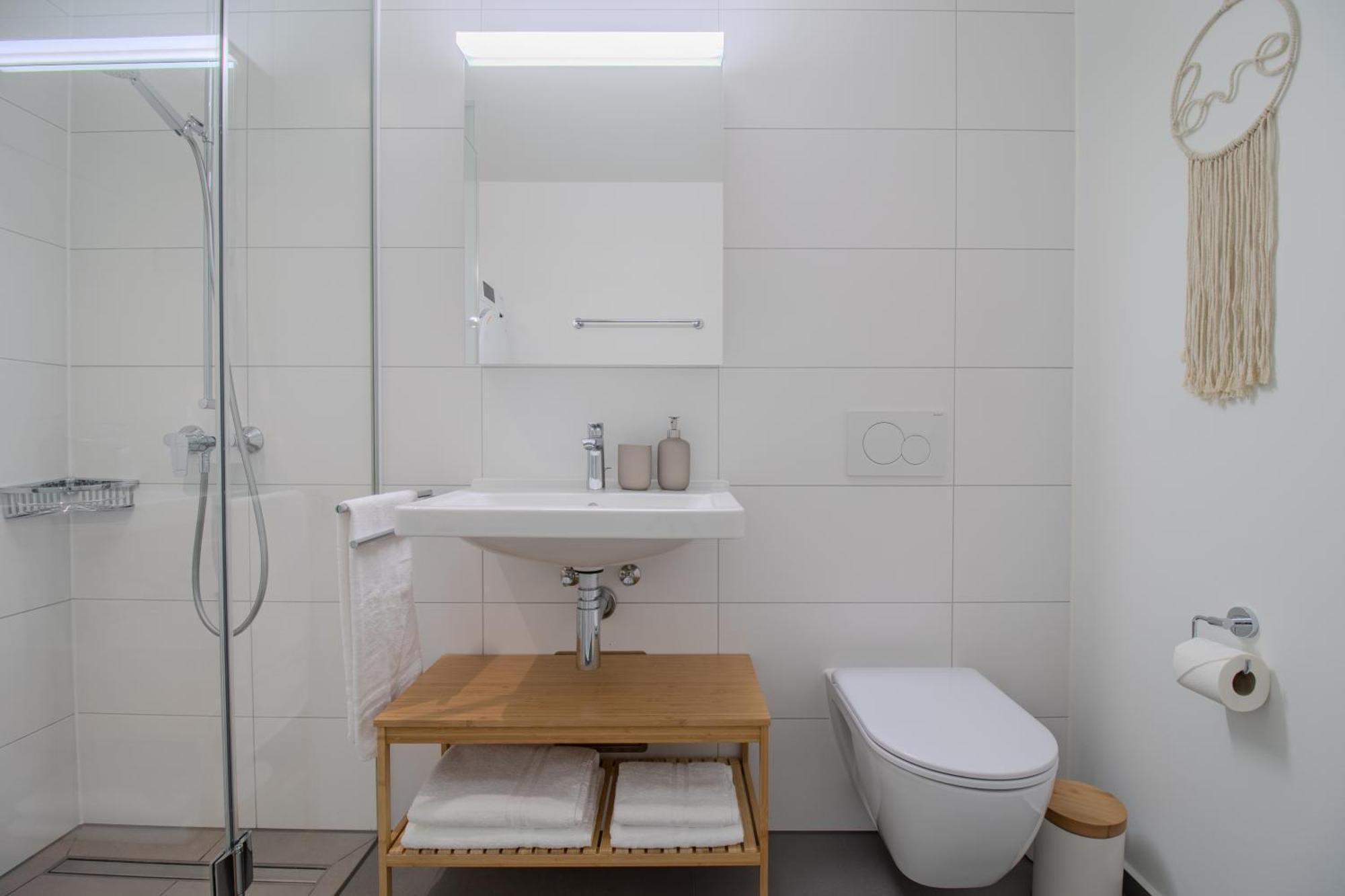 Loewe Apartments Am Rheinfall Neuhausen Am Rheinfall Bagian luar foto